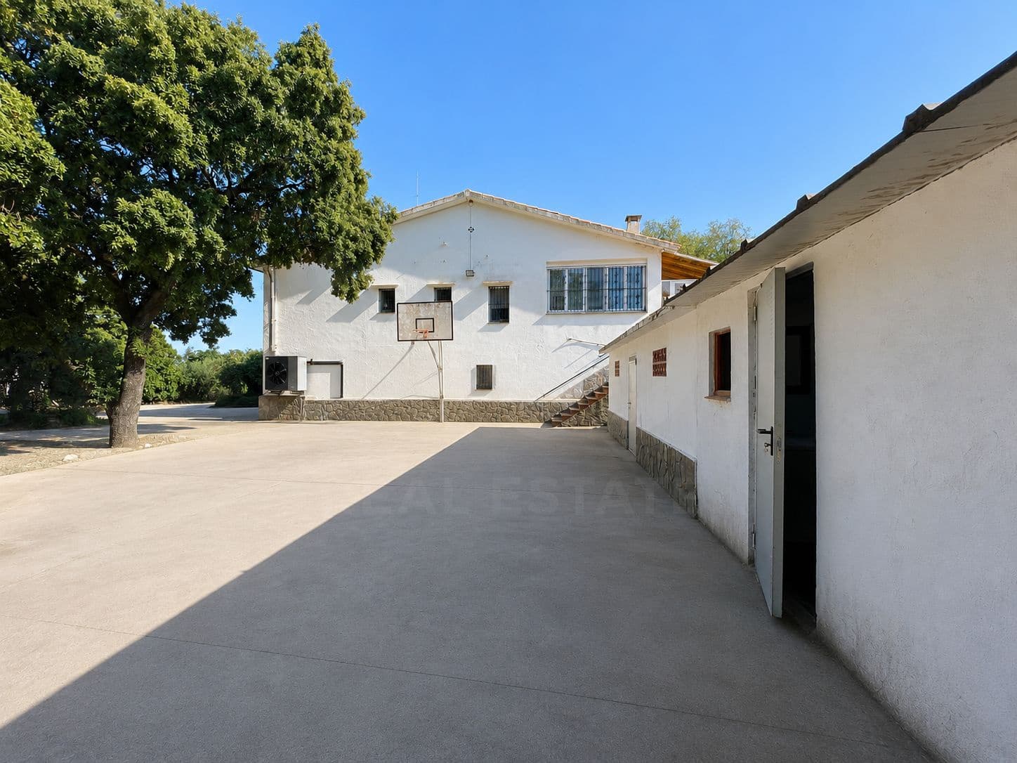 4 bedroom Townhouse for sale in Terrassa with pool - € 715,500 (Ref: 9988080)
