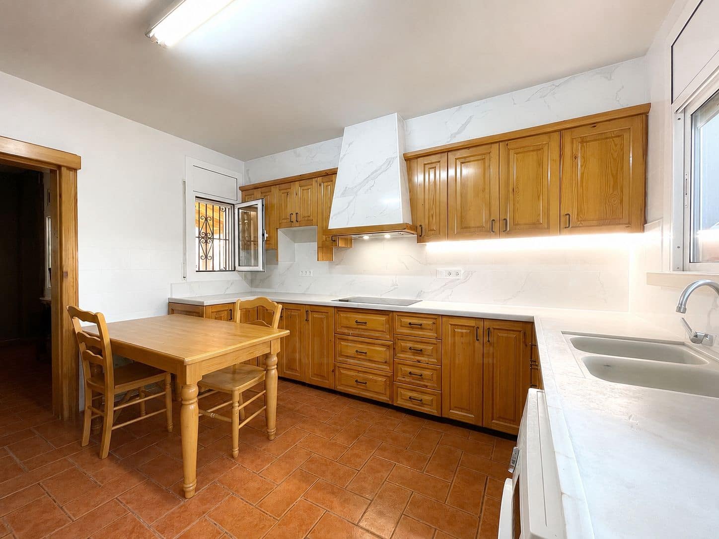 4 Zimmer Haus zu verkaufen in Terrassa mit Pool - 715.500 € (Ref: 9988080)