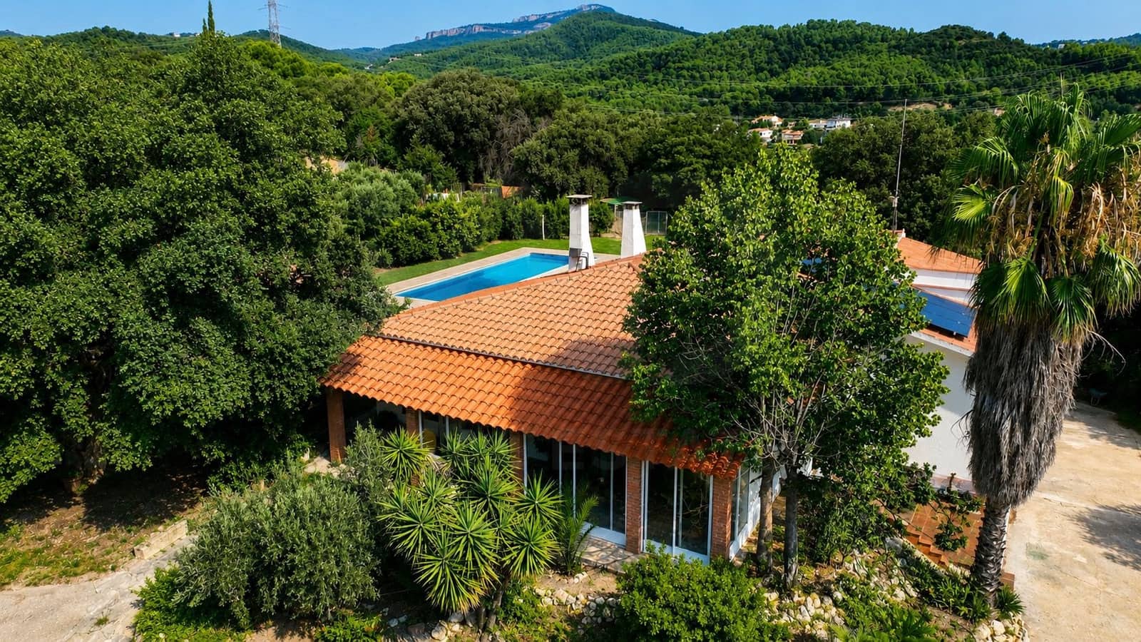 4 Zimmer Haus zu verkaufen in Terrassa mit Pool - 715.500 € (Ref: 9988080)