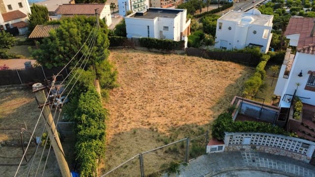 Ubebygd land til salgs i Barcelona by - € 260 000 (Ref: 9988083)