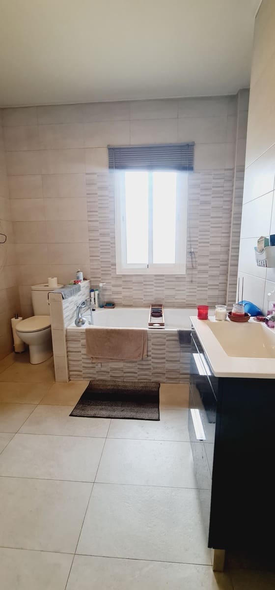4 sypialnia Dom na sprzedaż w Pinos de Alhaurin z basenem garażem - 625 000 € (Ref: 9988084)