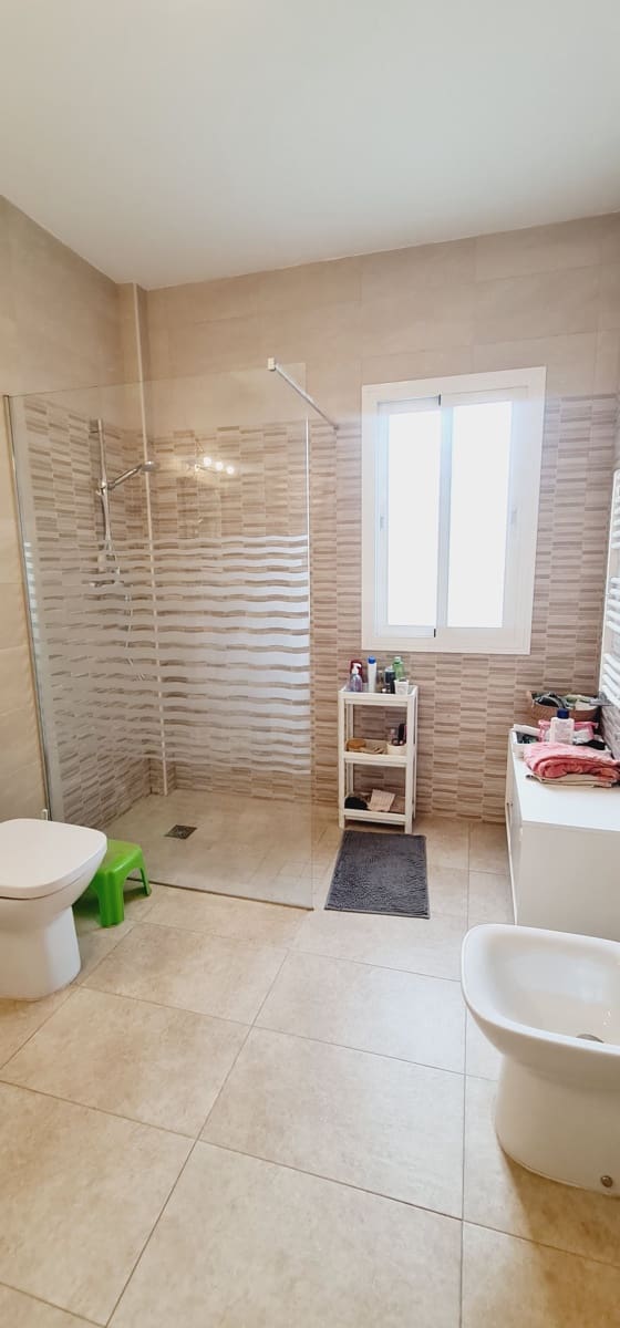 4 sypialnia Dom na sprzedaż w Pinos de Alhaurin z basenem garażem - 625 000 € (Ref: 9988084)