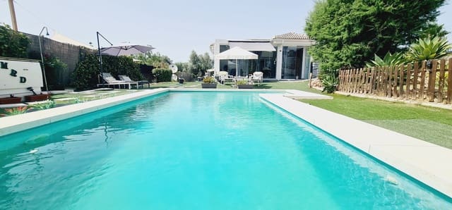 4 sypialnia Dom na sprzedaż w Pinos de Alhaurin, Alhaurín de la Torre z basenem garażem - 625 000 € (Ref: 9988084)