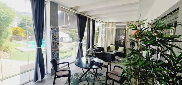 4 sypialnia Dom na sprzedaż w Pinos de Alhaurin, Alhaurín de la Torre z basenem garażem - 625 000 € (Ref: 9988084)