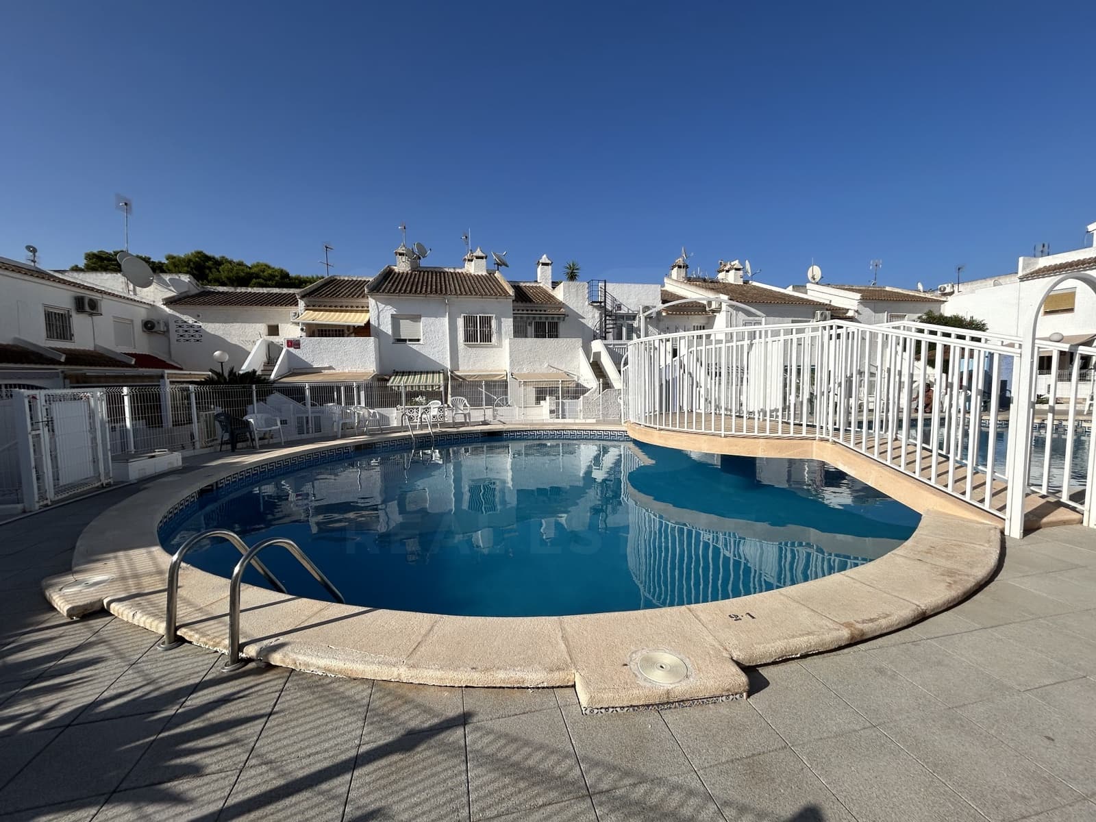 Rækkehus til salg i Torrevieja - € 179.900 (Ref: 9988089)
