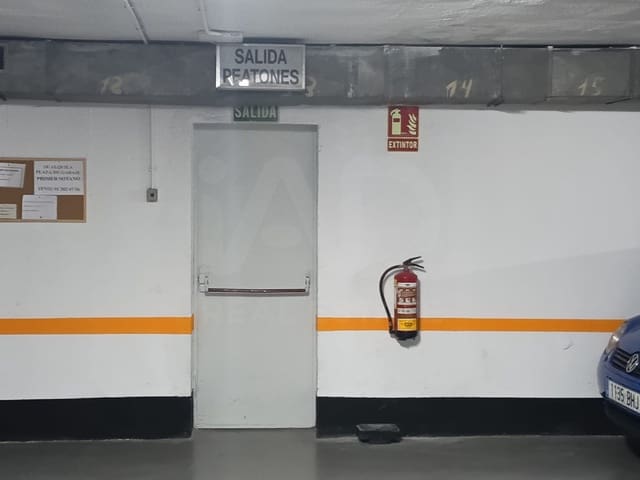 Garasje til salgs i Apostol Santiago, Madrid by - € 20 815 (Ref: 9988094)
