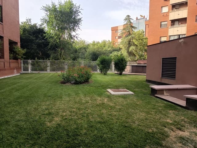 Garasje til salgs i Apostol Santiago, Madrid by - € 20 815 (Ref: 9988094)