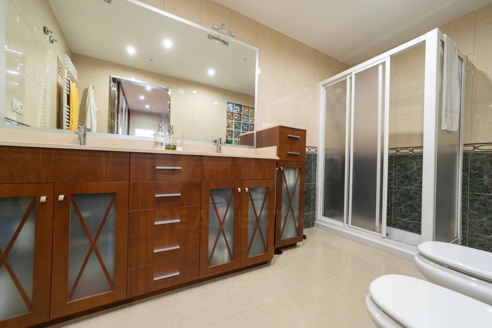 4 chambre Villa/Maison à vendre à Leon ville avec garage - 320 000 € (Ref: 9988097)