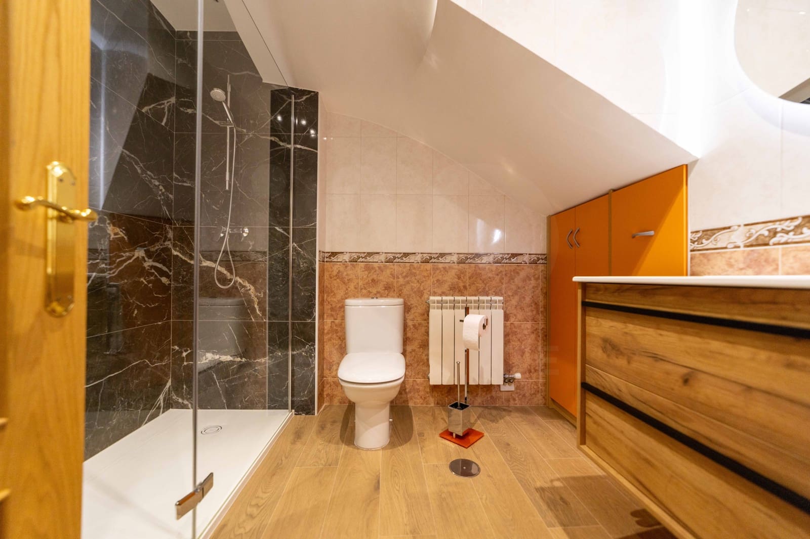4 chambre Villa/Maison à vendre à Leon ville avec garage - 320 000 € (Ref: 9988097)