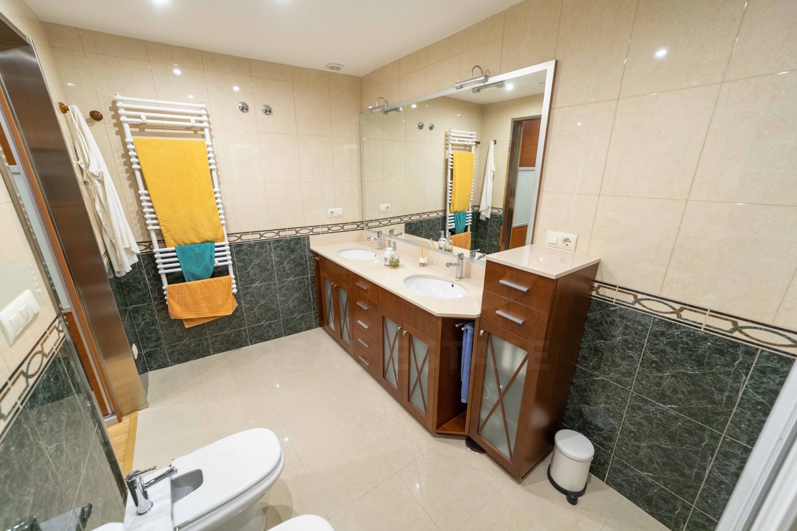 4 chambre Villa/Maison à vendre à Leon ville avec garage - 320 000 € (Ref: 9988097)