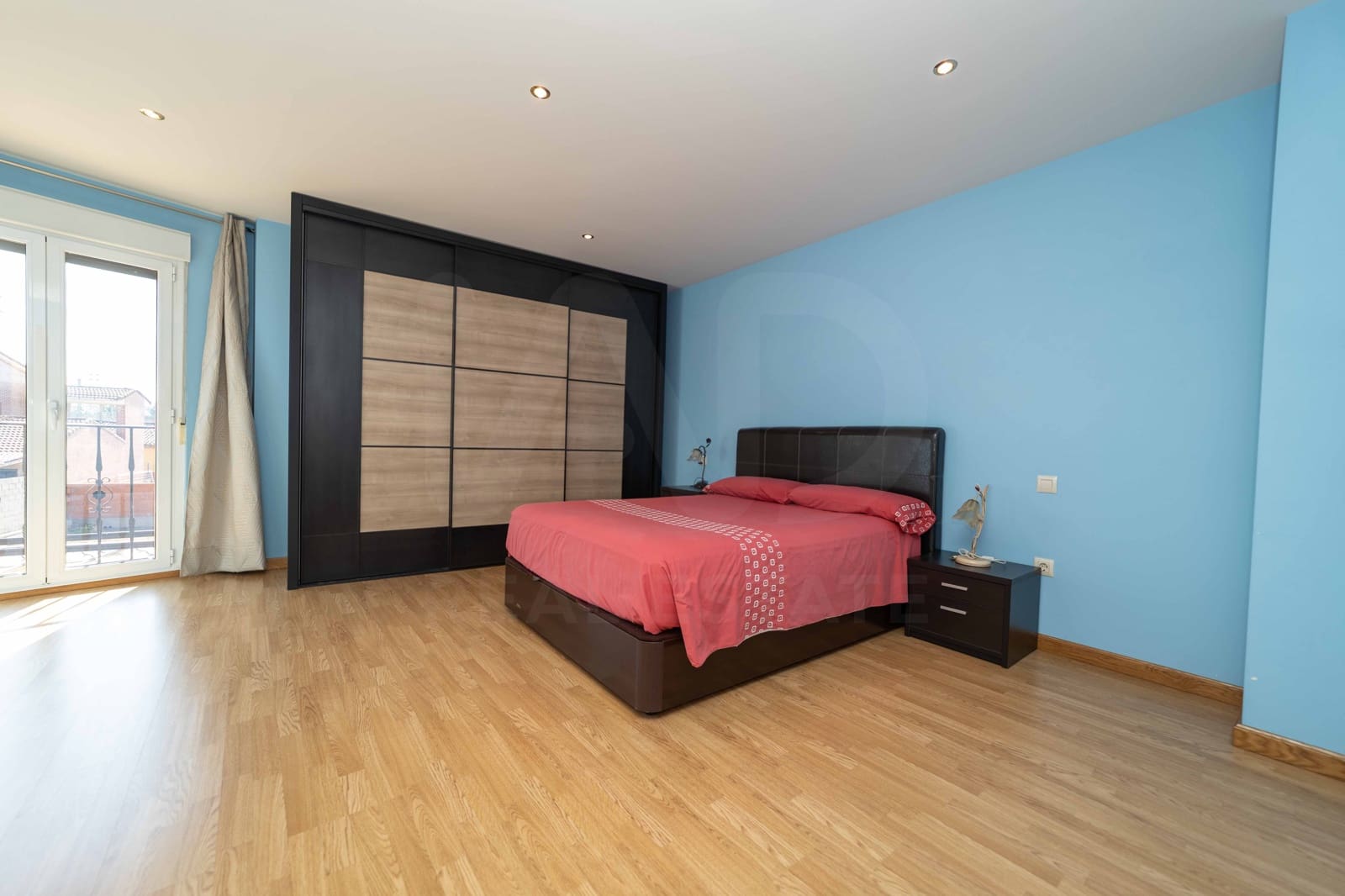 4 chambre Villa/Maison à vendre à Leon ville avec garage - 320 000 € (Ref: 9988097)