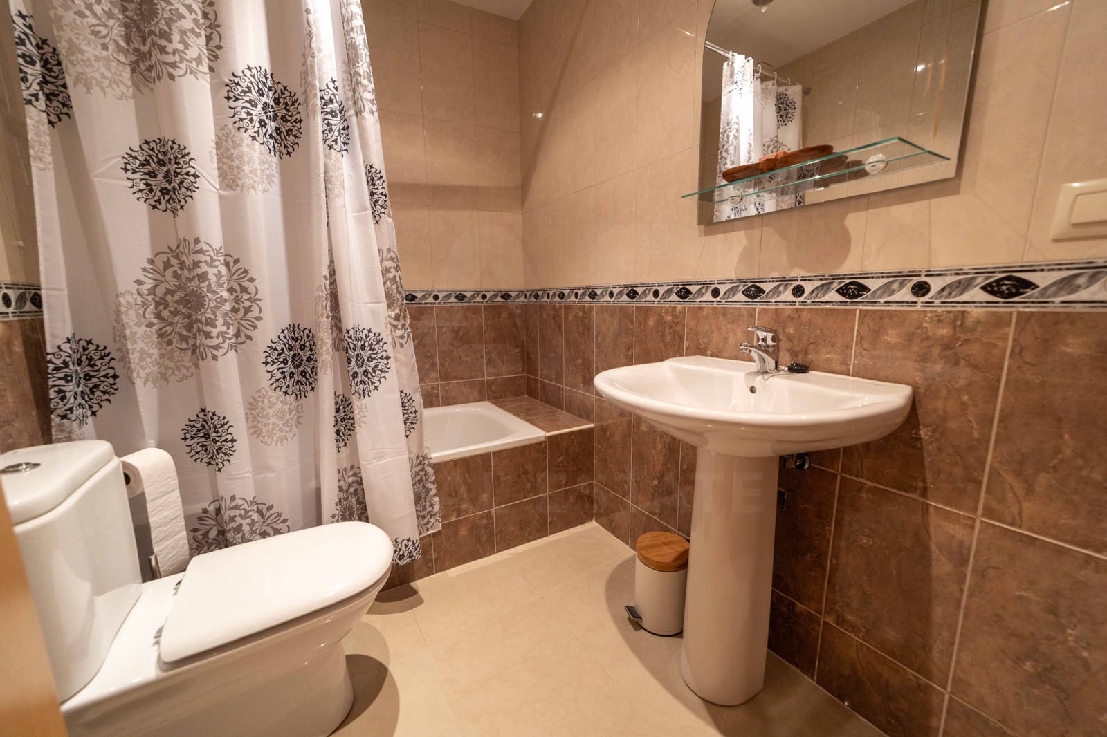 4 chambre Villa/Maison à vendre à Leon ville avec garage - 320 000 € (Ref: 9988097)