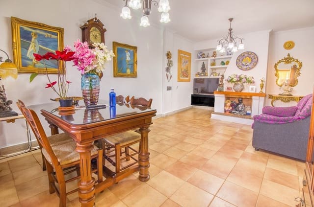 4 soverom Rekkehus til salgs i Huelva by - € 304 000 (Ref: 9988098)