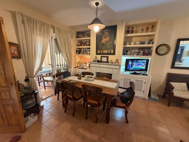 5 soverom Rekkehus til salgs i Huelva by med svømmebasseng garasje - € 369 990 (Ref: 9988099)
