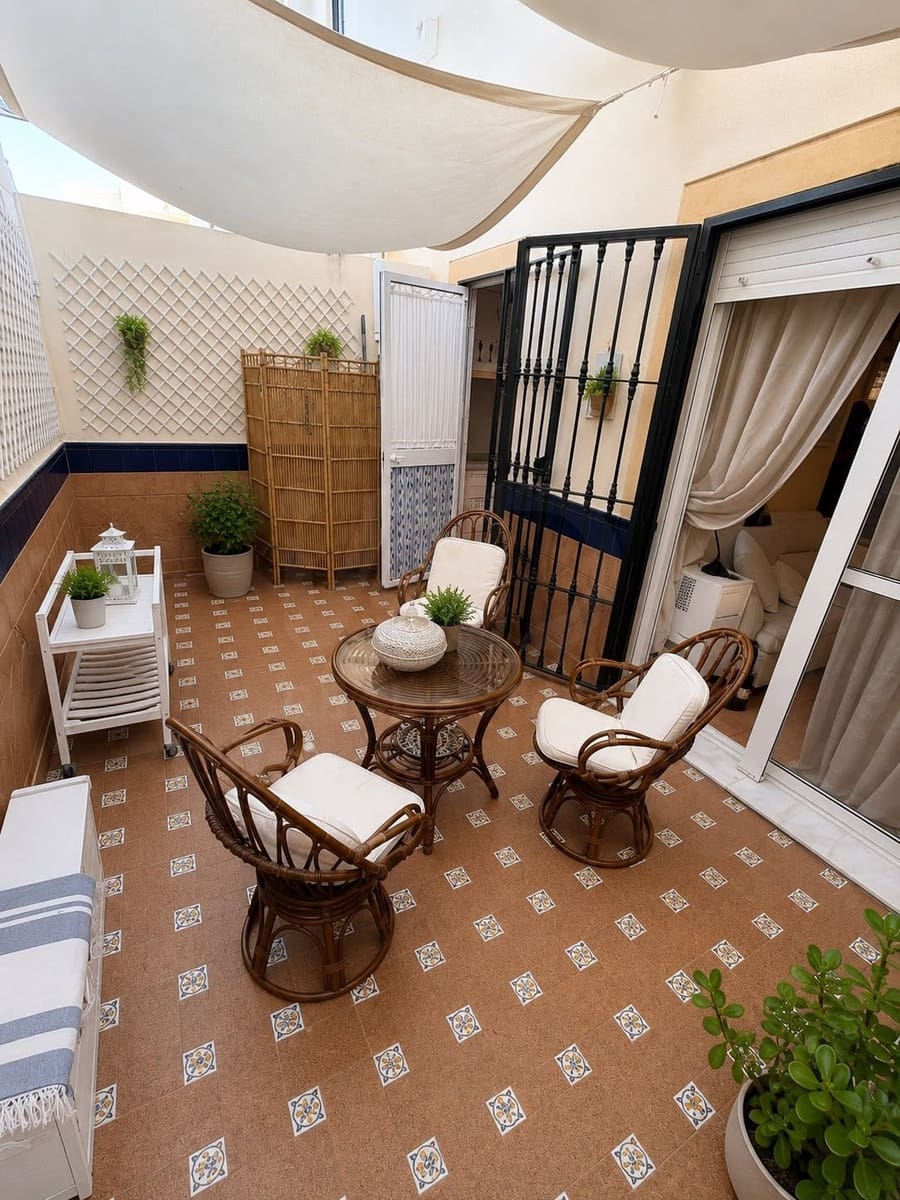 5 soveværelse Rækkehus til salg i Huelva by med swimmingpool garage - € 369.990 (Ref: 9988099)