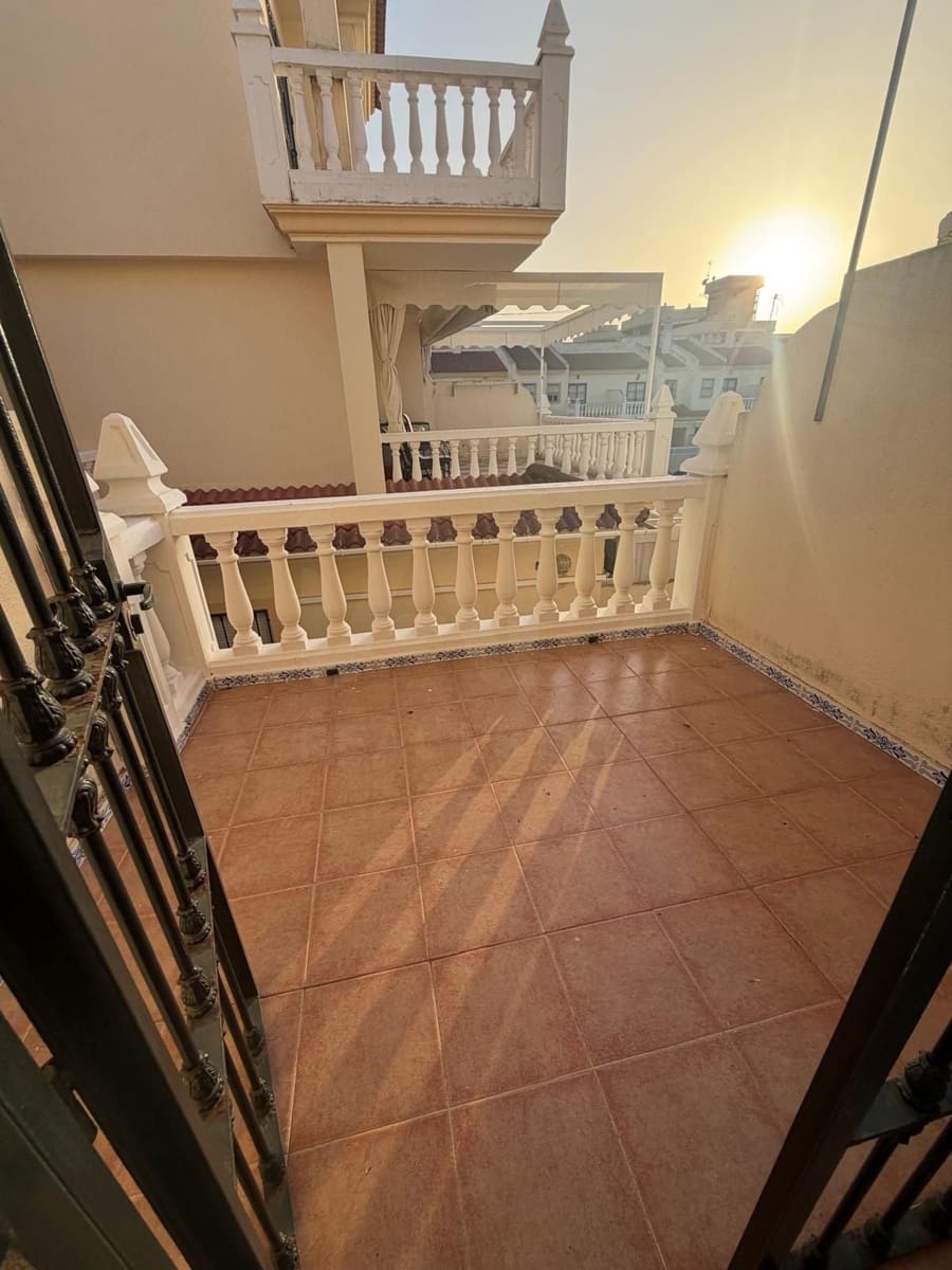 5 soveværelse Rækkehus til salg i Huelva by med swimmingpool garage - € 369.990 (Ref: 9988099)