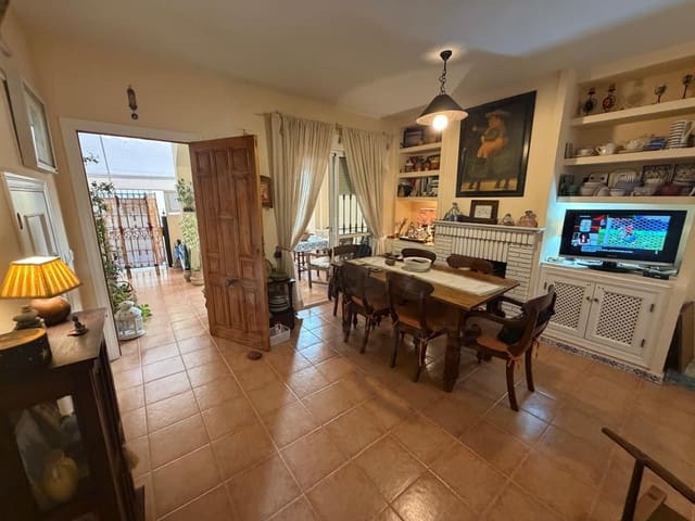 5 soverom Rekkehus til salgs i Huelva by med svømmebasseng garasje - € 369 990 (Ref: 9988099)