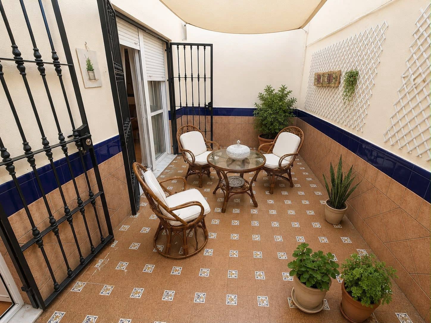 5 soveværelse Rækkehus til salg i Huelva by med swimmingpool garage - € 369.990 (Ref: 9988099)