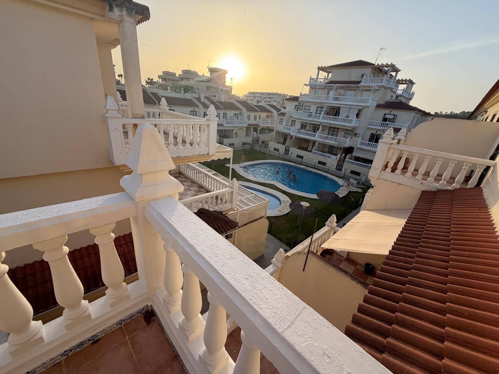 5 soveværelse Rækkehus til salg i Huelva by med swimmingpool garage - € 369.990 (Ref: 9988099)
