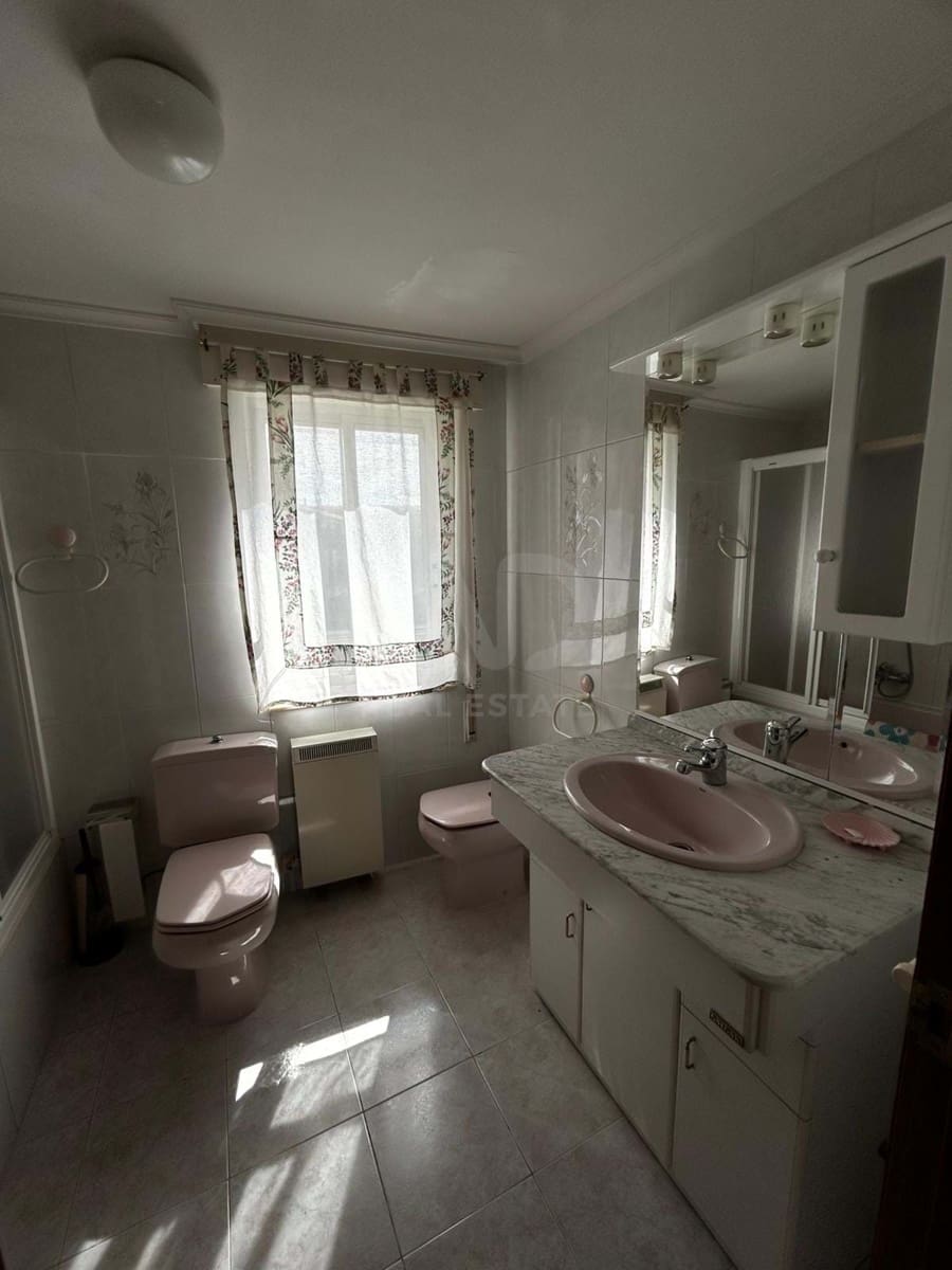 3 Zimmer Haus zu verkaufen in Leon Stadt mit Garage - 130.000 € (Ref: 9988100)