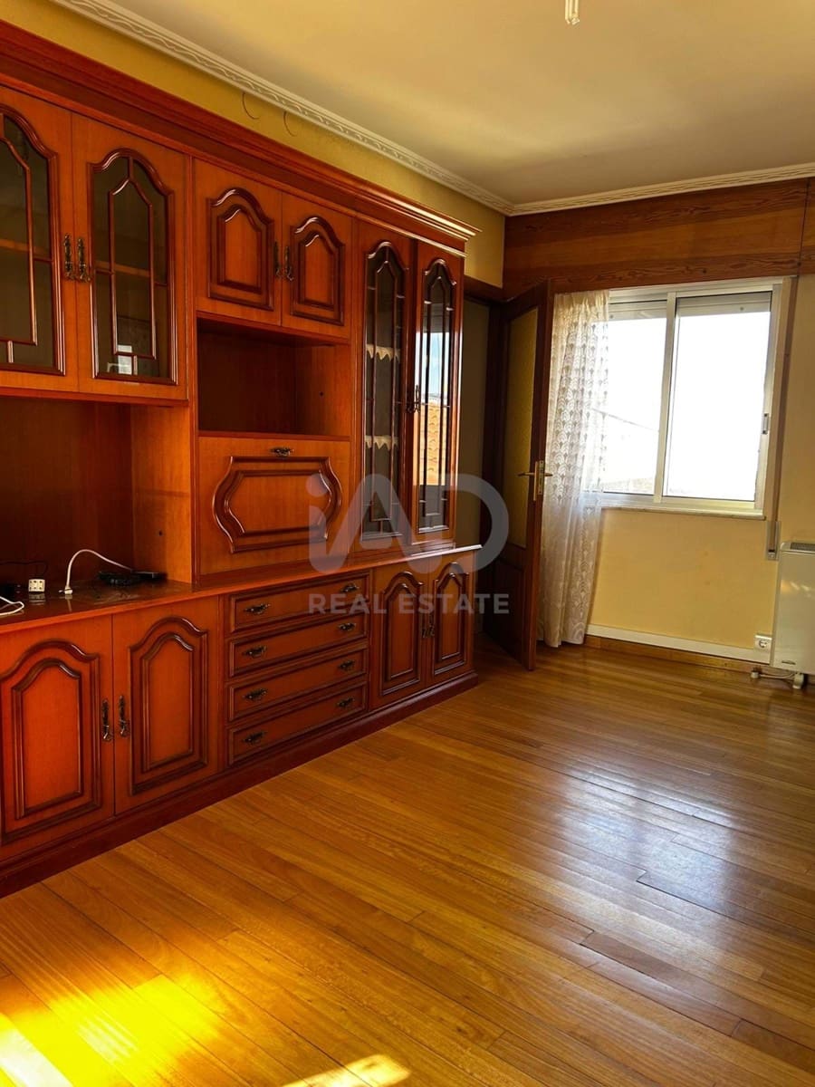 3 Zimmer Haus zu verkaufen in Leon Stadt mit Garage - 130.000 € (Ref: 9988100)