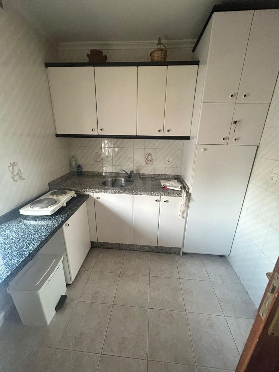 3 Zimmer Haus zu verkaufen in Leon Stadt mit Garage - 130.000 € (Ref: 9988100)