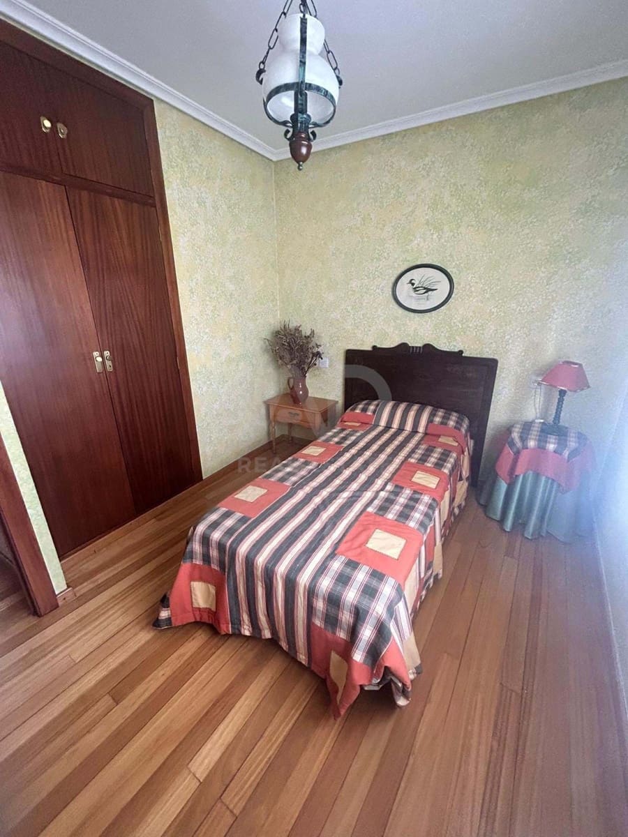 3 Zimmer Haus zu verkaufen in Leon Stadt mit Garage - 130.000 € (Ref: 9988100)