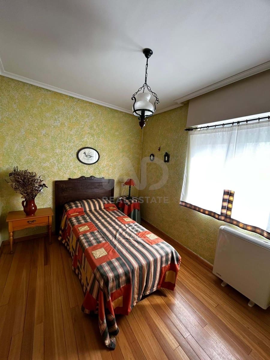 3 Zimmer Haus zu verkaufen in Leon Stadt mit Garage - 130.000 € (Ref: 9988100)