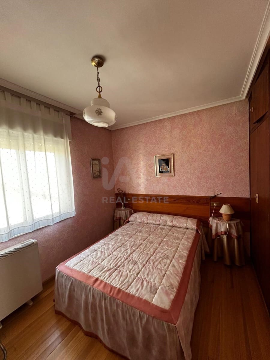3 Zimmer Haus zu verkaufen in Leon Stadt mit Garage - 130.000 € (Ref: 9988100)