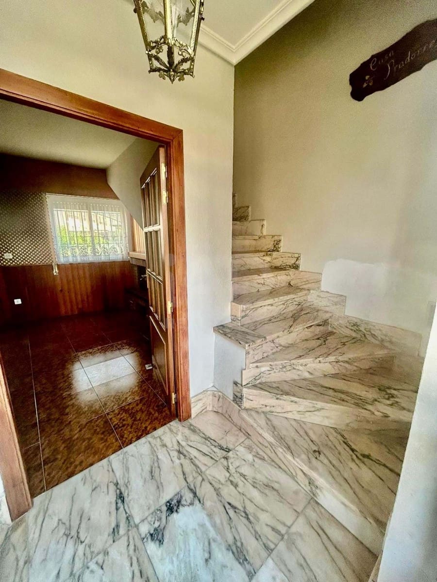 3 Zimmer Haus zu verkaufen in Leon Stadt mit Garage - 130.000 € (Ref: 9988100)