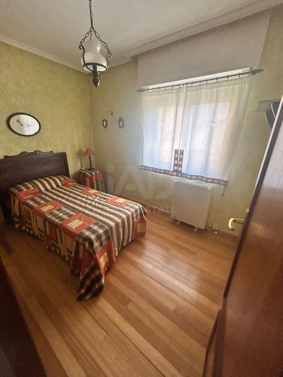 3 Zimmer Haus zu verkaufen in Leon Stadt mit Garage - 130.000 € (Ref: 9988100)