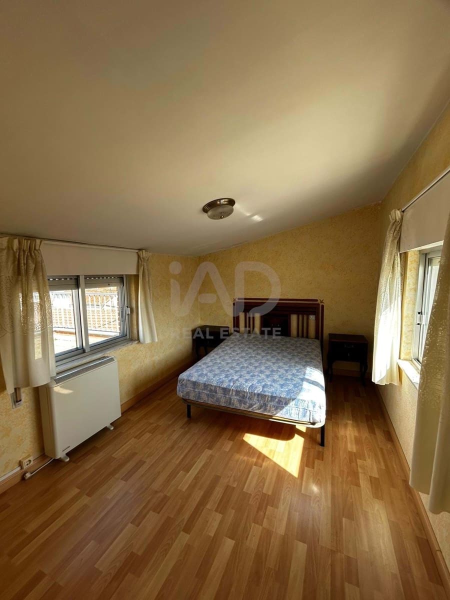 3 Zimmer Haus zu verkaufen in Leon Stadt mit Garage - 130.000 € (Ref: 9988100)