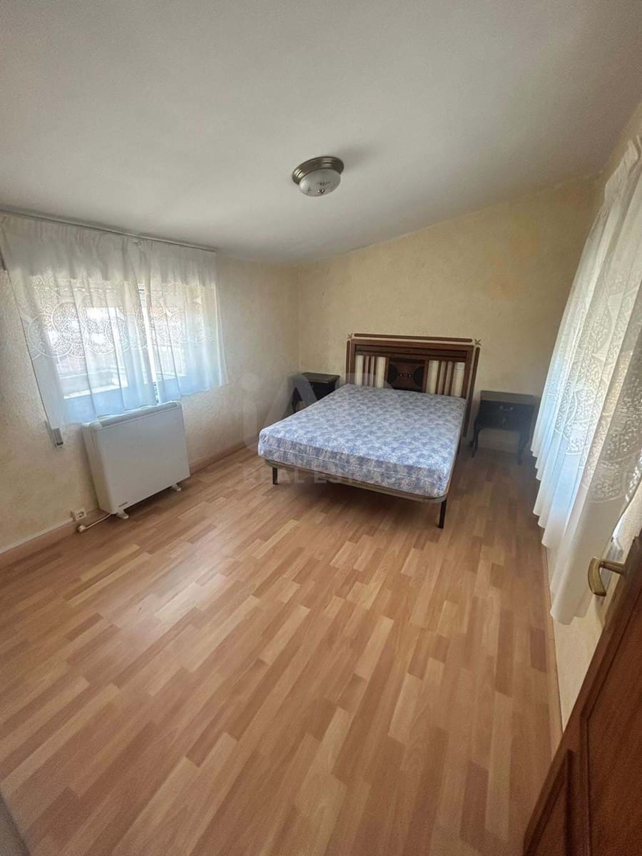 3 Zimmer Haus zu verkaufen in Leon Stadt mit Garage - 130.000 € (Ref: 9988100)