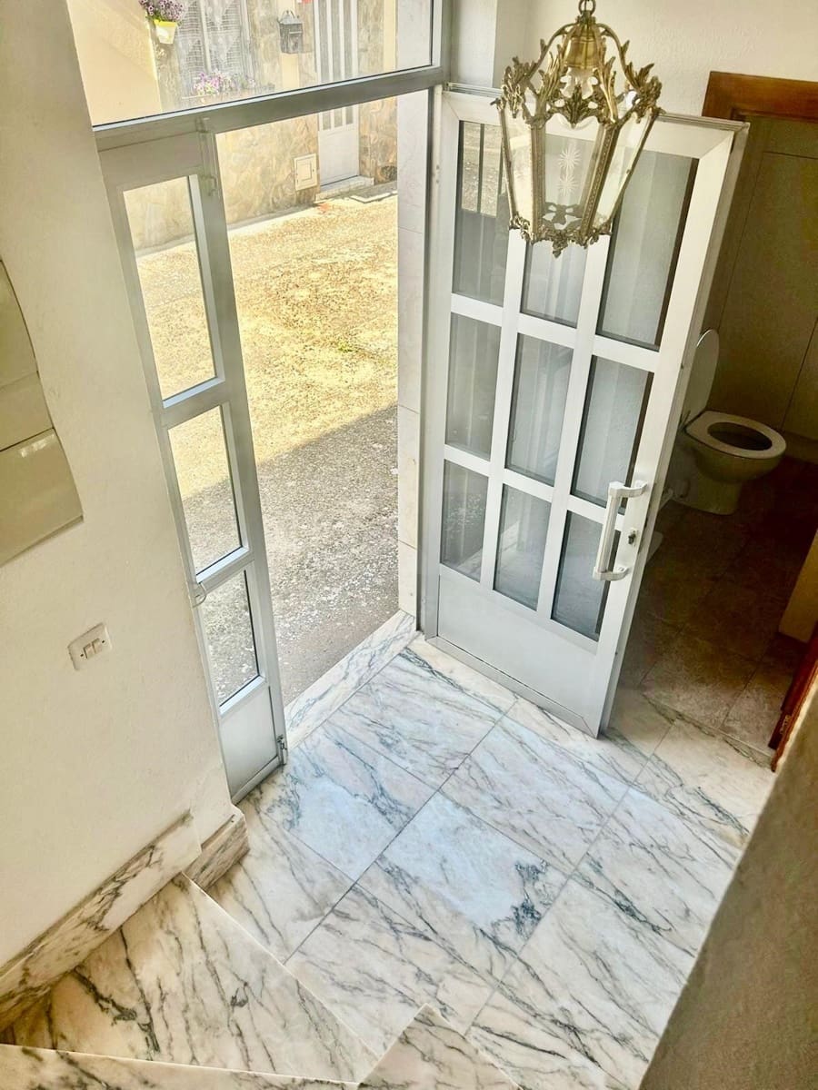 3 Zimmer Haus zu verkaufen in Leon Stadt mit Garage - 130.000 € (Ref: 9988100)