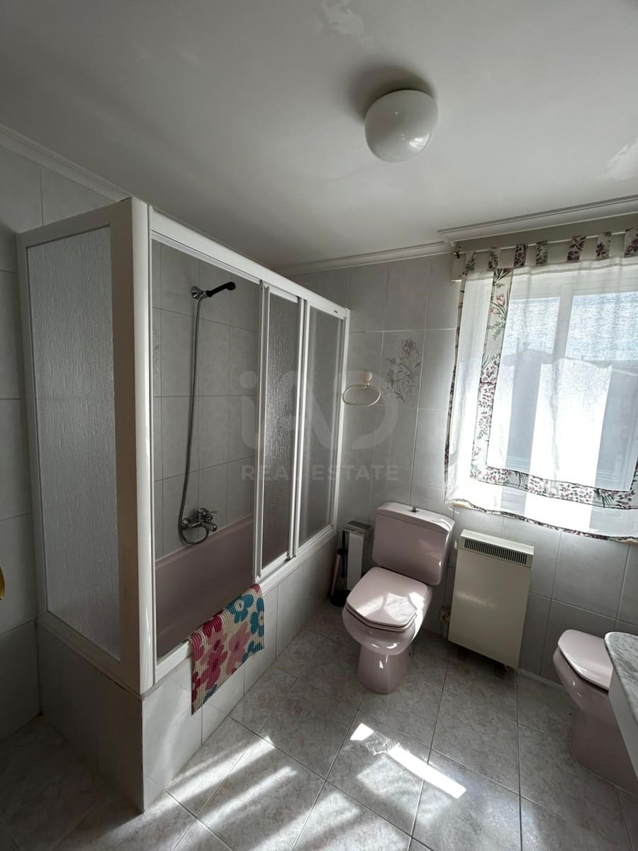 3 Zimmer Haus zu verkaufen in Leon Stadt mit Garage - 130.000 € (Ref: 9988100)