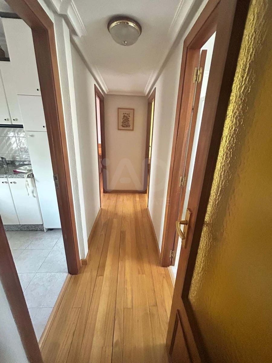 3 Zimmer Haus zu verkaufen in Leon Stadt mit Garage - 130.000 € (Ref: 9988100)