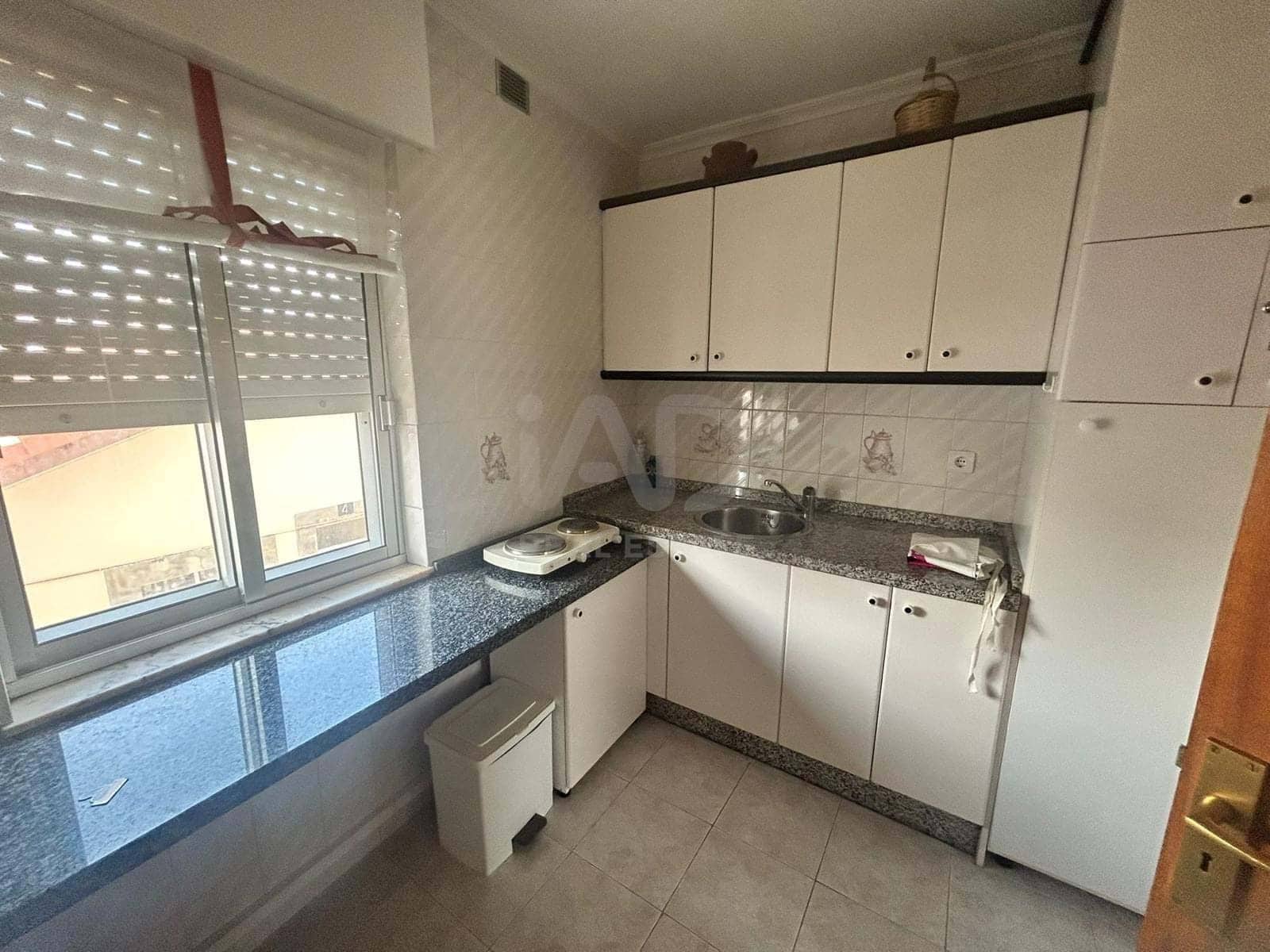 3 Zimmer Haus zu verkaufen in Leon Stadt mit Garage - 130.000 € (Ref: 9988100)