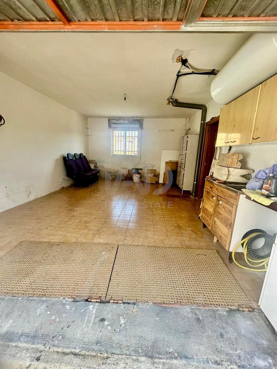 3 Zimmer Haus zu verkaufen in Leon Stadt mit Garage - 130.000 € (Ref: 9988100)