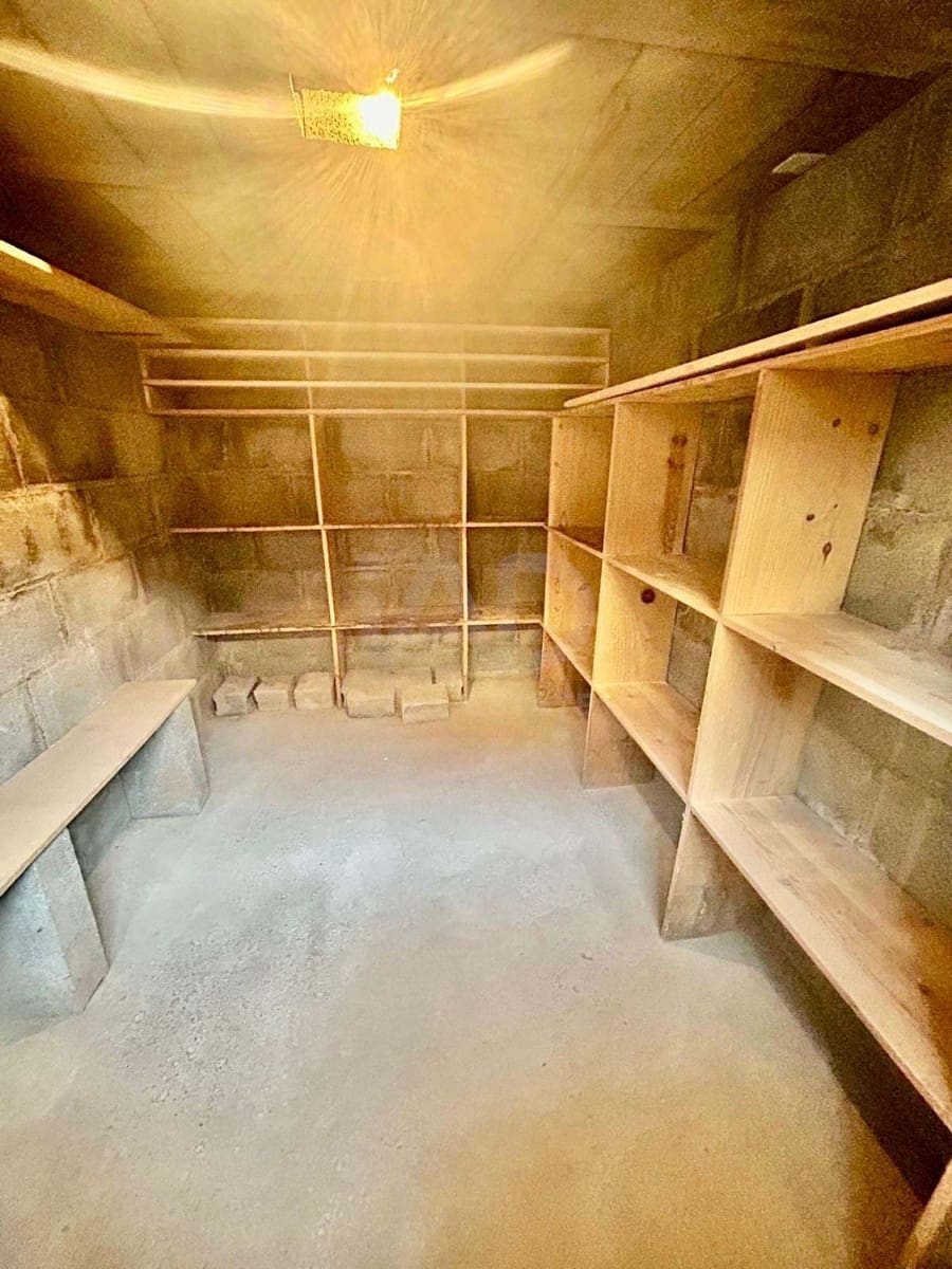 3 Zimmer Haus zu verkaufen in Leon Stadt mit Garage - 130.000 € (Ref: 9988100)
