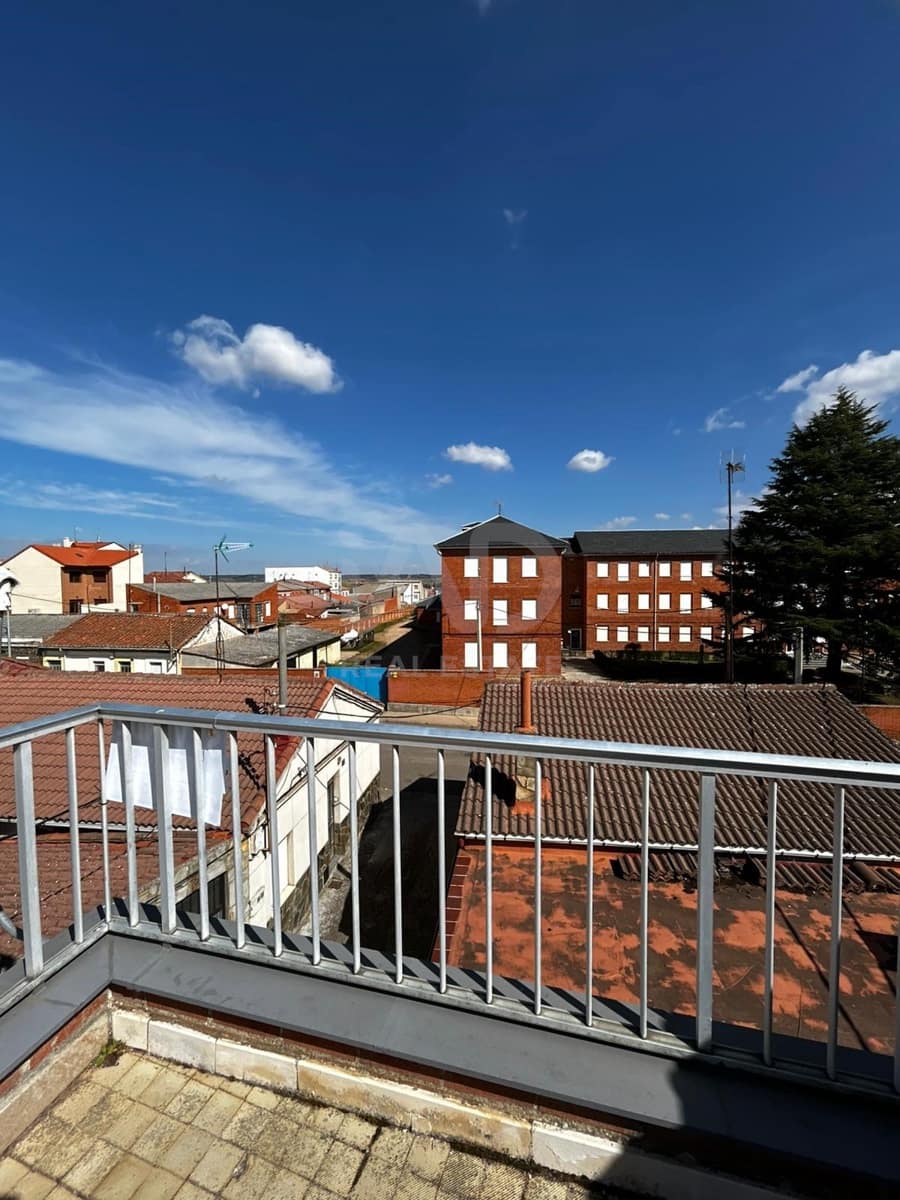 3 Zimmer Haus zu verkaufen in Leon Stadt mit Garage - 130.000 € (Ref: 9988100)