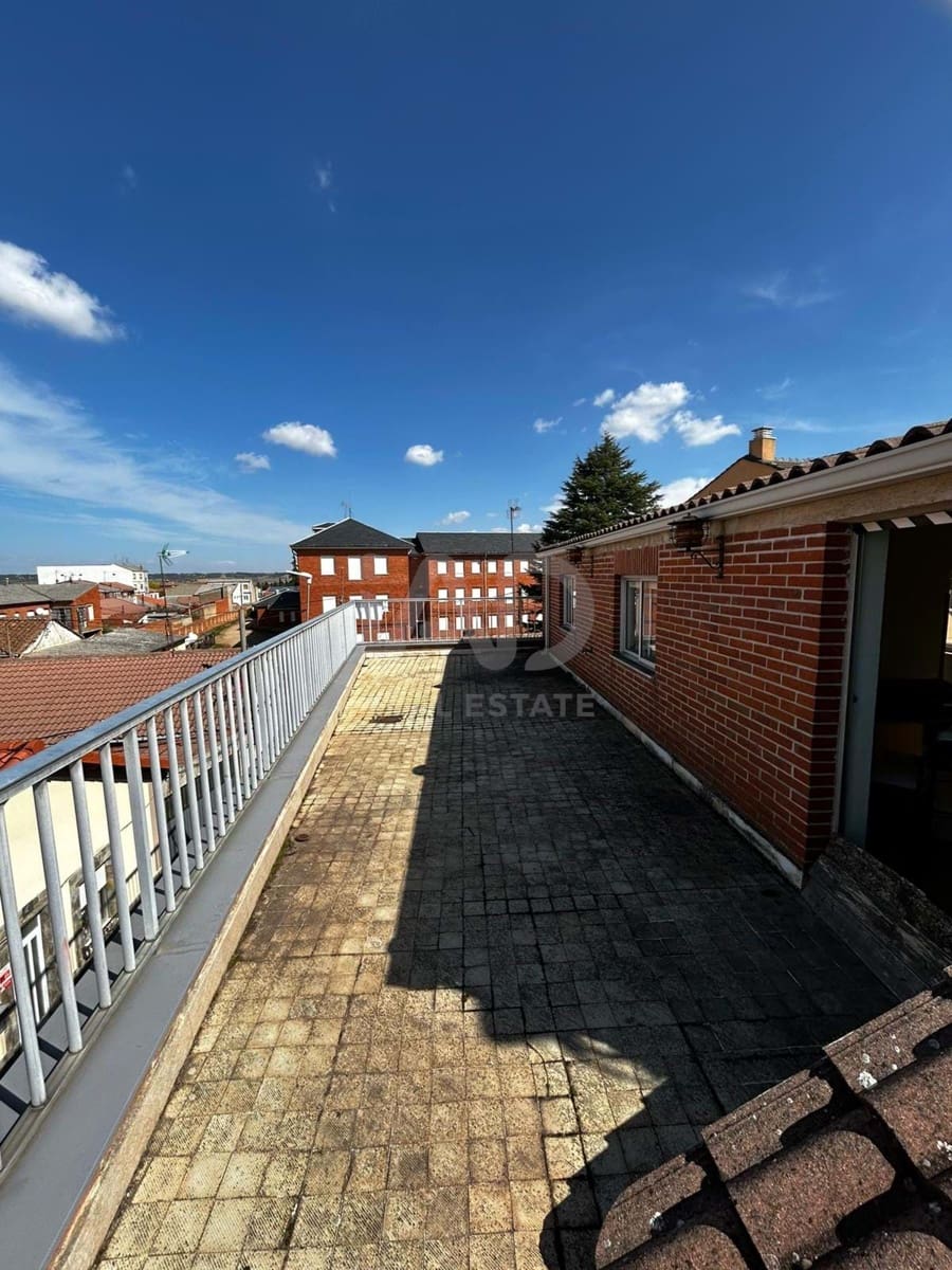 3 Zimmer Haus zu verkaufen in Leon Stadt mit Garage - 130.000 € (Ref: 9988100)