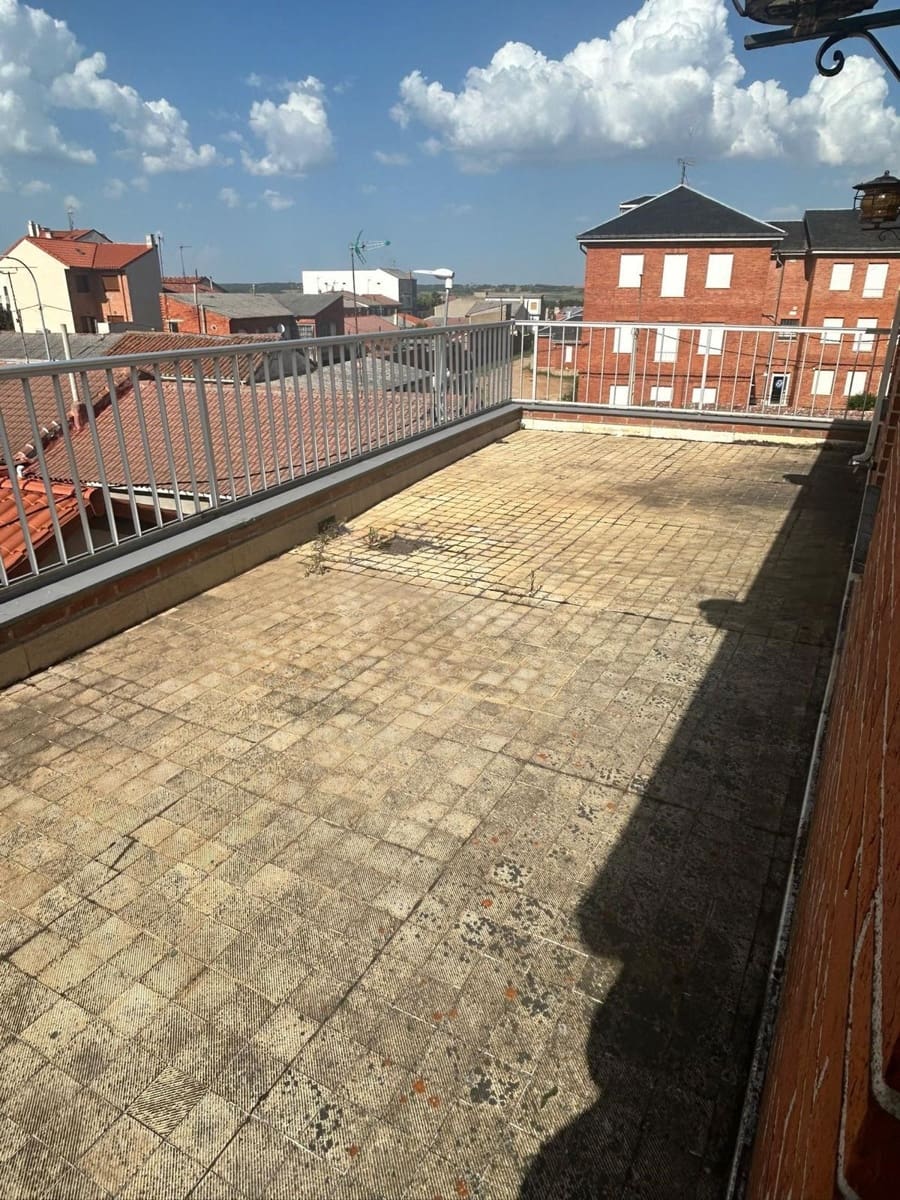 3 Zimmer Haus zu verkaufen in Leon Stadt mit Garage - 130.000 € (Ref: 9988100)