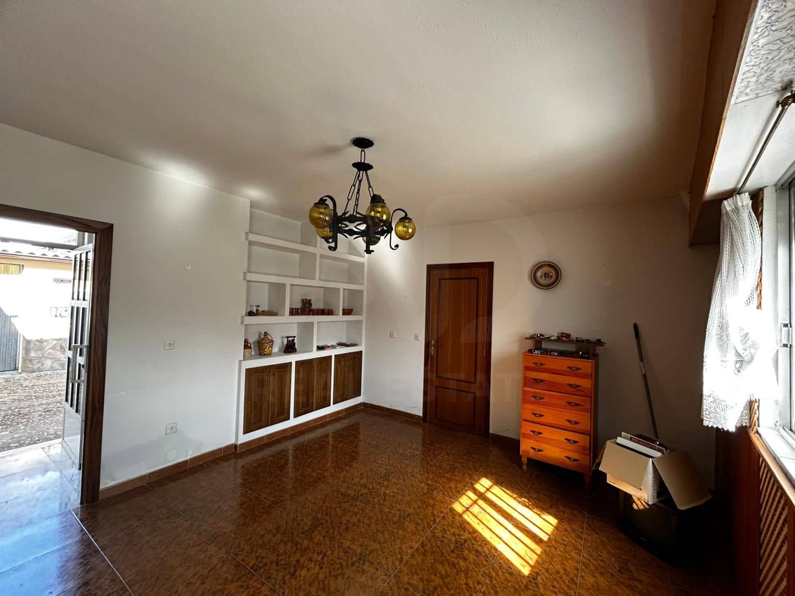 3 Zimmer Haus zu verkaufen in Leon Stadt mit Garage - 130.000 € (Ref: 9988100)