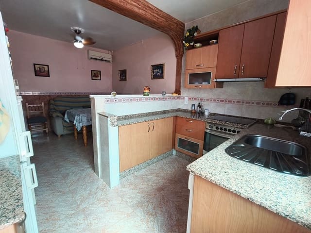 3 makuuhuone Omakotitalo myytävänä paikassa Lucena mukana 
autotalli - 177 000 € (Ref: 9988102)