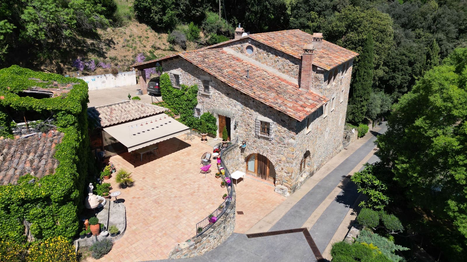 6 soveværelse Finca/Landehus til salg i Girona by med swimmingpool - € 1.900.000 (Ref: 9988103)