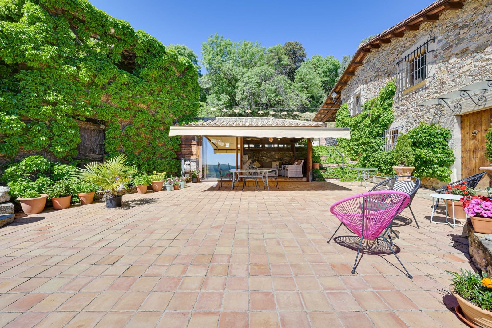 6 soveværelse Finca/Landehus til salg i Girona by med swimmingpool - € 1.900.000 (Ref: 9988103)
