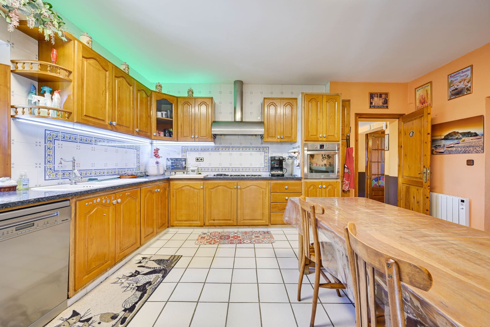 6 soveværelse Finca/Landehus til salg i Girona by med swimmingpool - € 1.900.000 (Ref: 9988103)