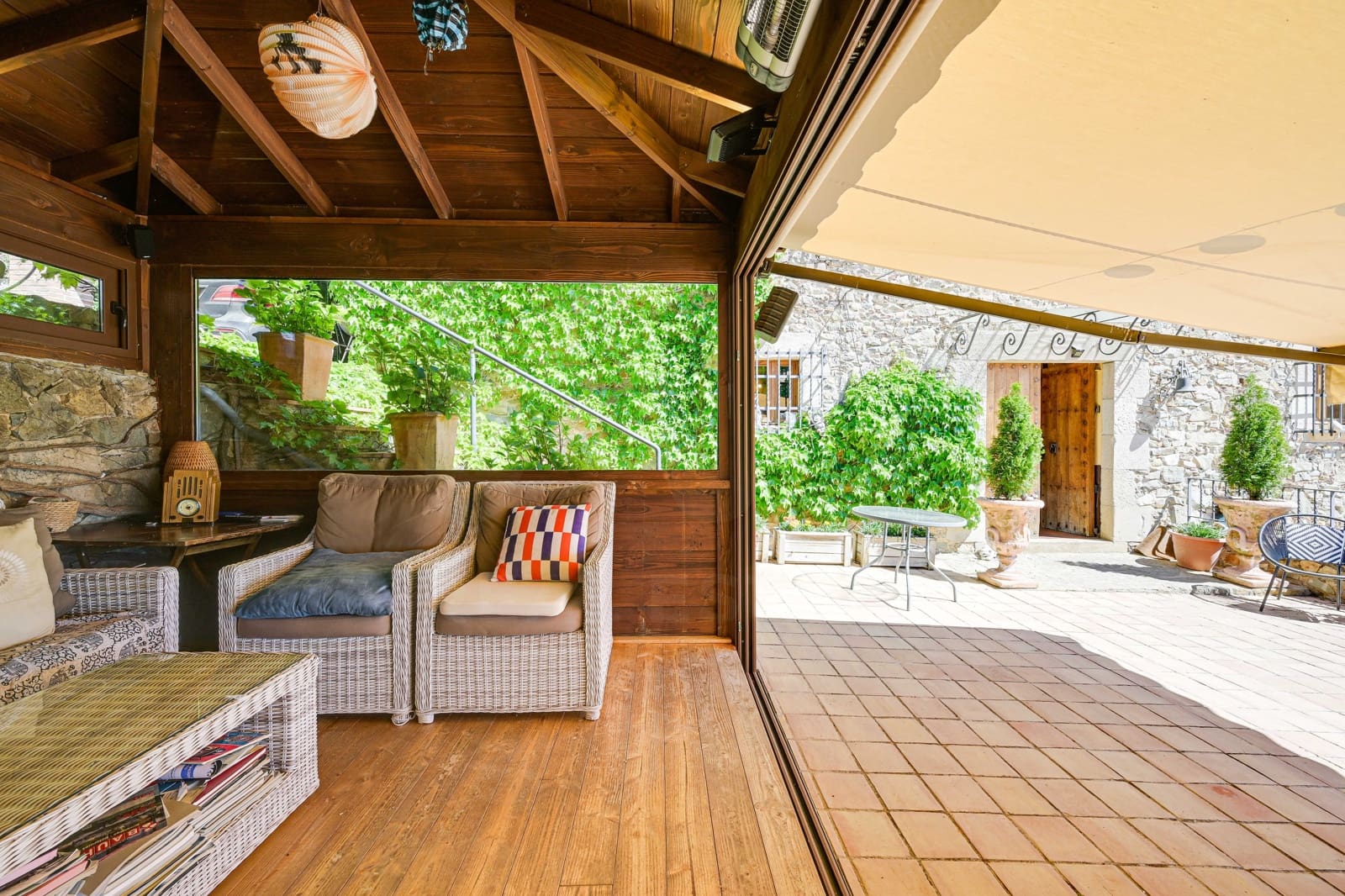 6 soveværelse Finca/Landehus til salg i Girona by med swimmingpool - € 1.900.000 (Ref: 9988103)