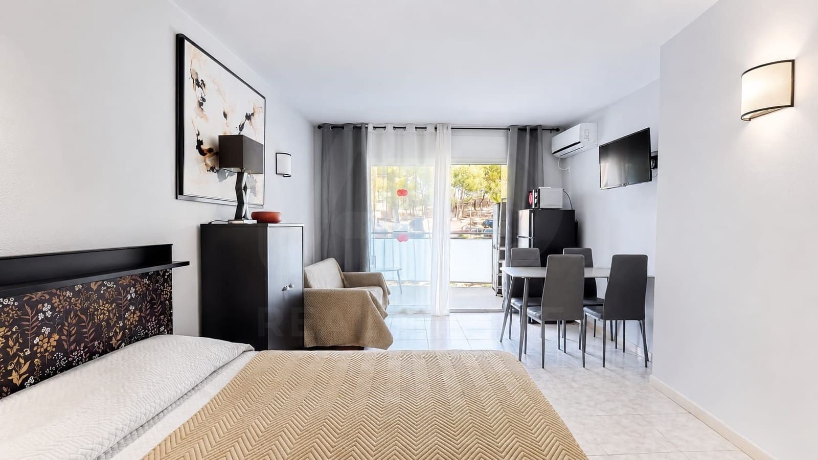 Apartamento en Salou en venta con piscina - 159.000 € (Ref: 9988105)