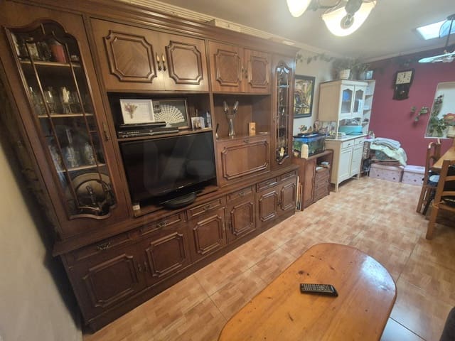 2 slaapkamer Rijtjeshuis te koop in Salamanca stad - € 105.000 (Ref: 9988106)
